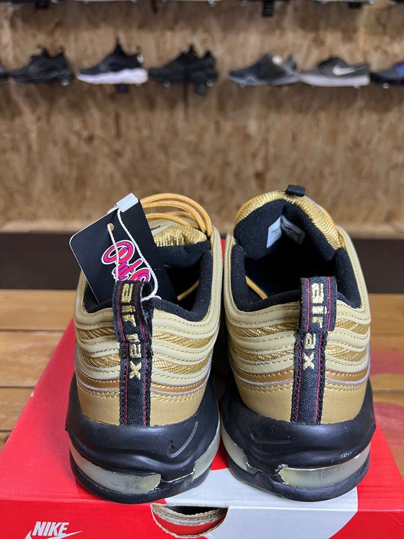 Nike air max 2004 gold sales