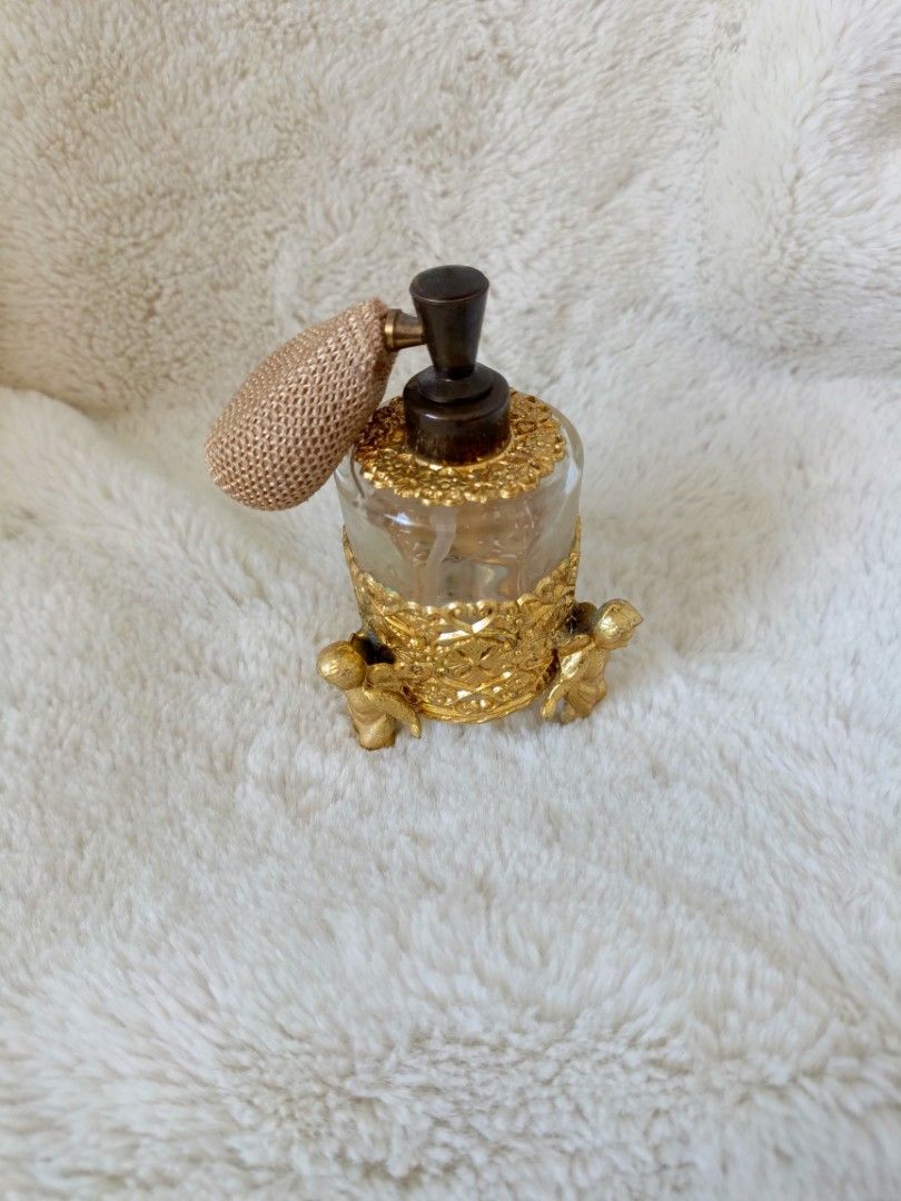 Perfume diffuser (Category: Fragrance & Deodorants) located in Taguig. Submitted by madisam (Listing ID 1283664445, Image 1). Description: not sure if still working good for collections or display from. Japan.