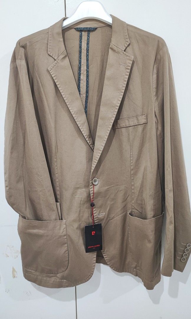 Pierre Cardin sports coat (Category: Coats, Jackets and Outerwear) located in Angeles City. Submitted by yisicphysics (Listing ID 1283643365, Image 1). Description: new new new! From Dubai, made of light material. swak sa climate natin. Shoulders - 20 Sleeve -25 Length -30.