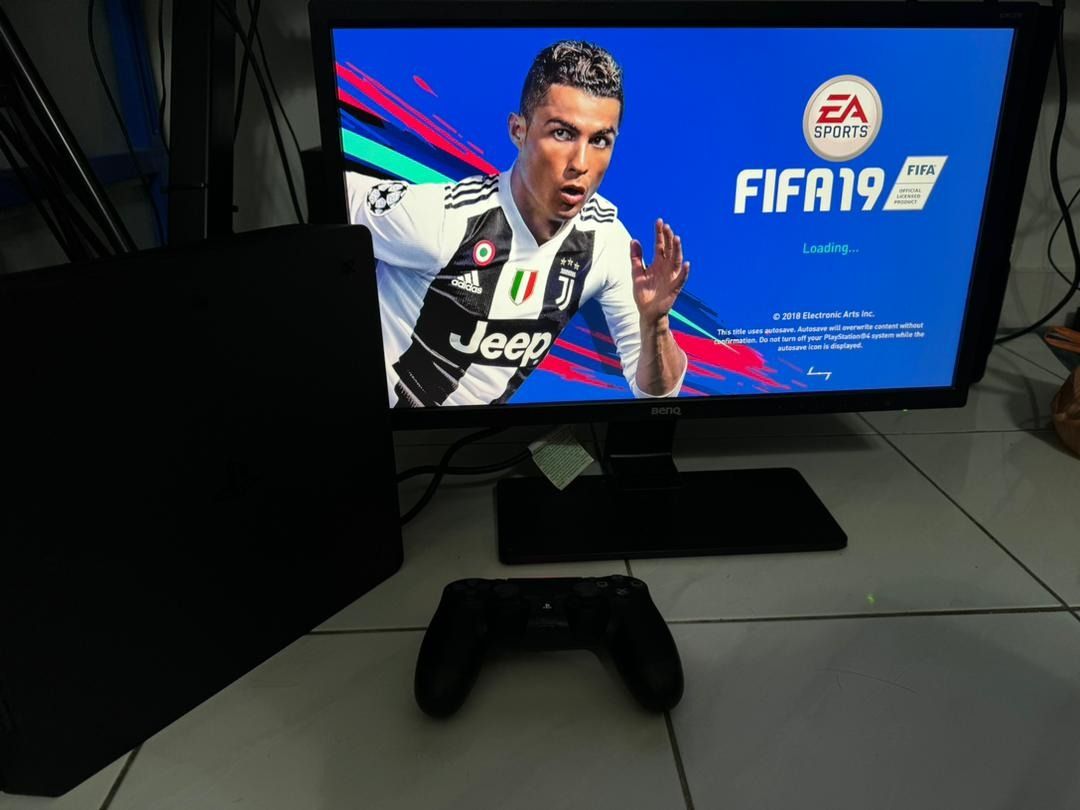 Ps4 slim hotsell 500gb fifa 19