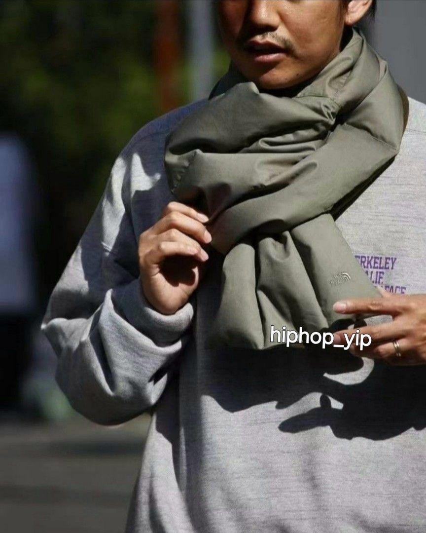 The north face hotsell purple label down muffler