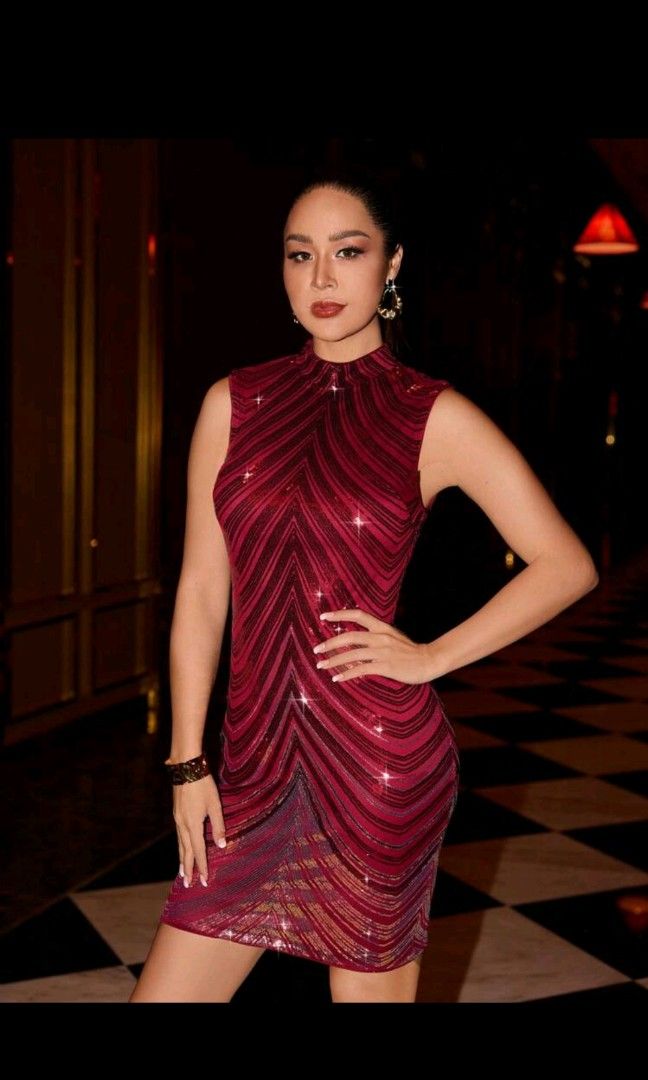 Christmas dress - Sequined Maroon Shein party dress, Women's Fashion,  Dresses & Sets, Evening dresses & gowns on Carousell