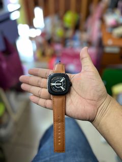 Used sevenfriday on sale watch