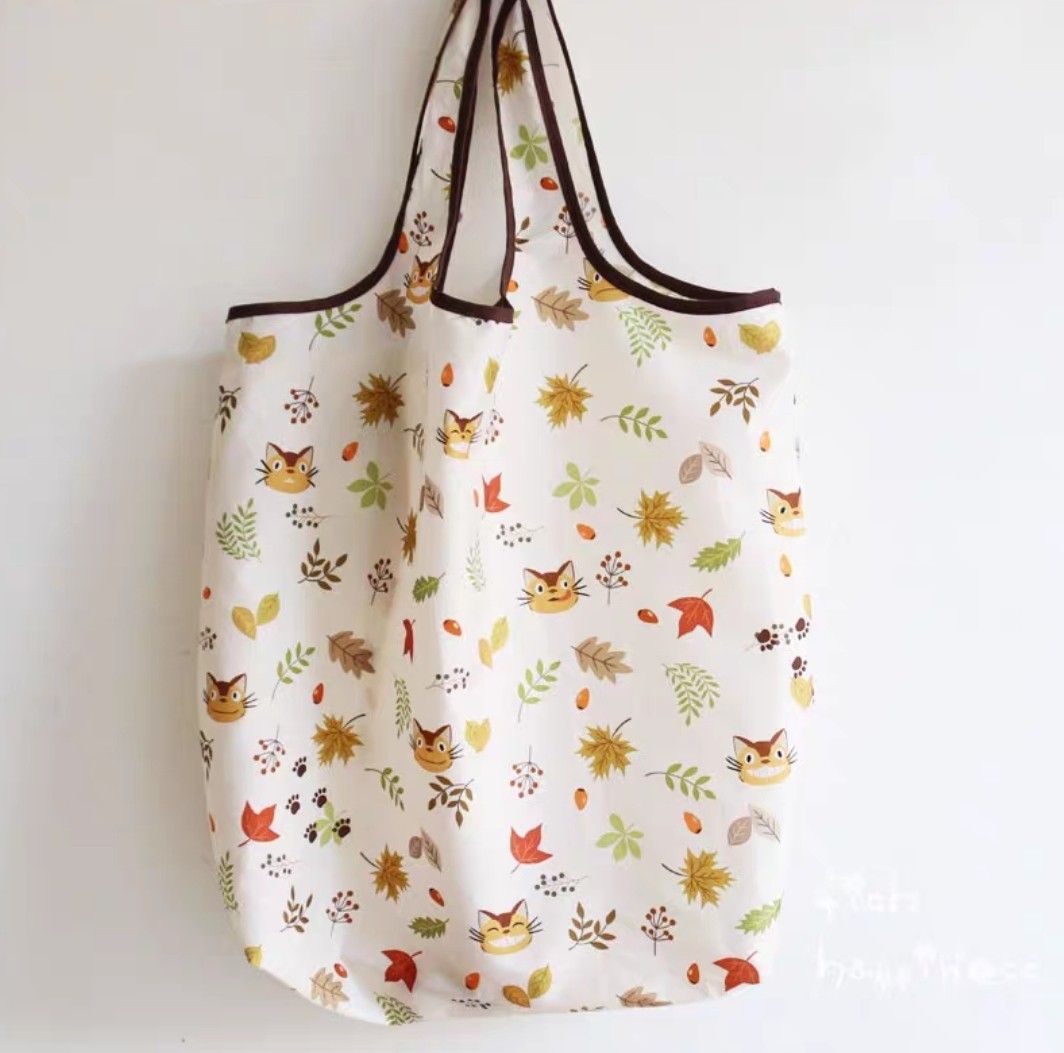 (Ready Stock from Japan 🇯🇵 ) Studio Ghibli Totoro Cat Bus - Cat Bus Plush Toy Keychain with Zip, Eco Tote Bag contained within Plush Toy (Category: Tote Bags) located in Singapore. Submitted by oddball.fishes (Listing ID 1283695074, Image 2). Description: Ready Stock from Japan 🇯🇵 Maximum load: 10kg Studio Ghibli Totoro Cat Bus - Cat Bus Plush Toy Keychain with Zip, Eco Tote Bag contained within Plush Toy.