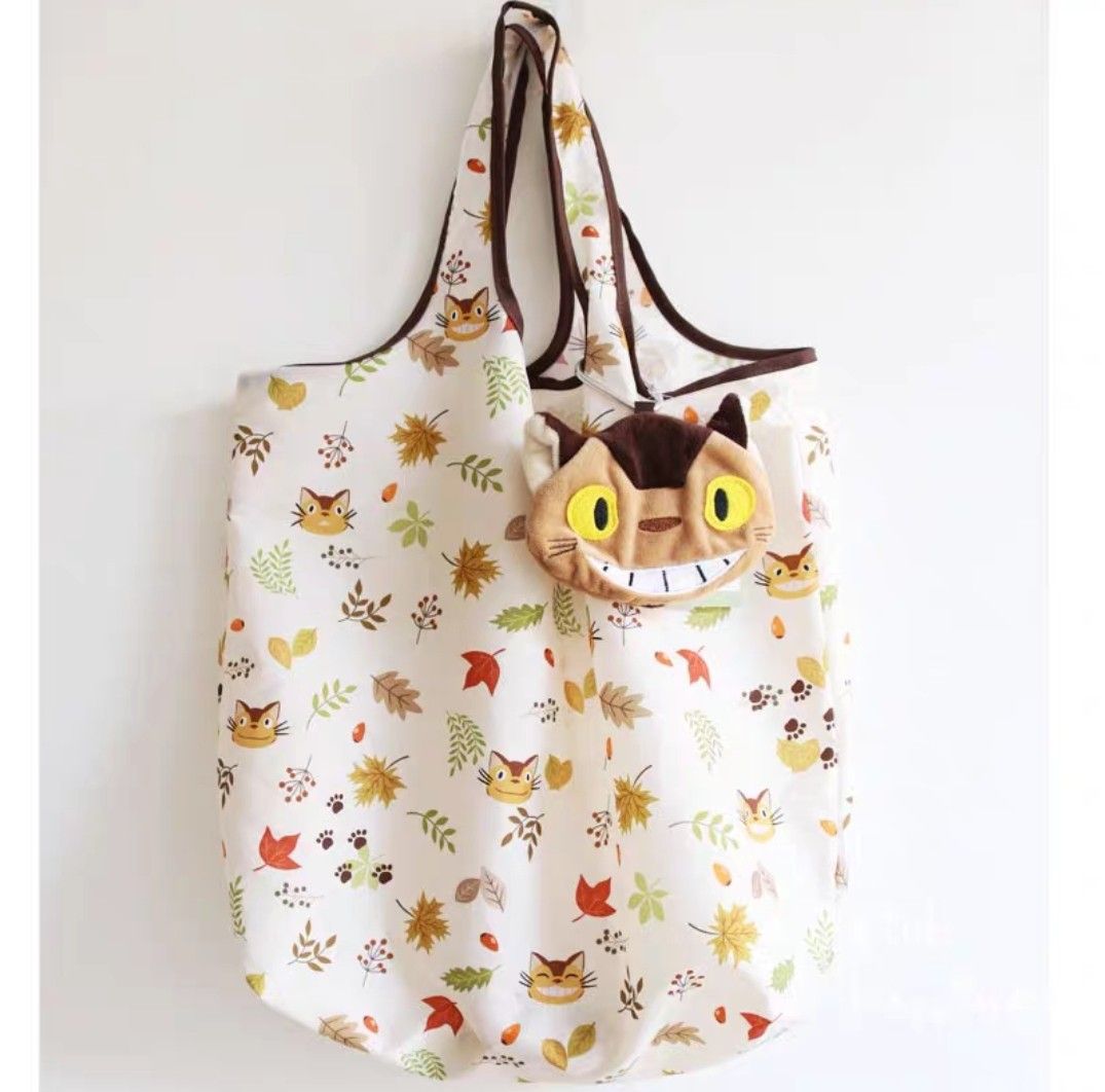 (Ready Stock from Japan 🇯🇵 ) Studio Ghibli Totoro Cat Bus - Cat Bus Plush Toy Keychain with Zip, Eco Tote Bag contained within Plush Toy (Category: Tote Bags) located in Singapore. Submitted by oddball.fishes (Listing ID 1283695074, Image 1). Description: Ready Stock from Japan 🇯🇵 Maximum load: 10kg Studio Ghibli Totoro Cat Bus - Cat Bus Plush Toy Keychain with Zip, Eco Tote Bag contained within Plush Toy.