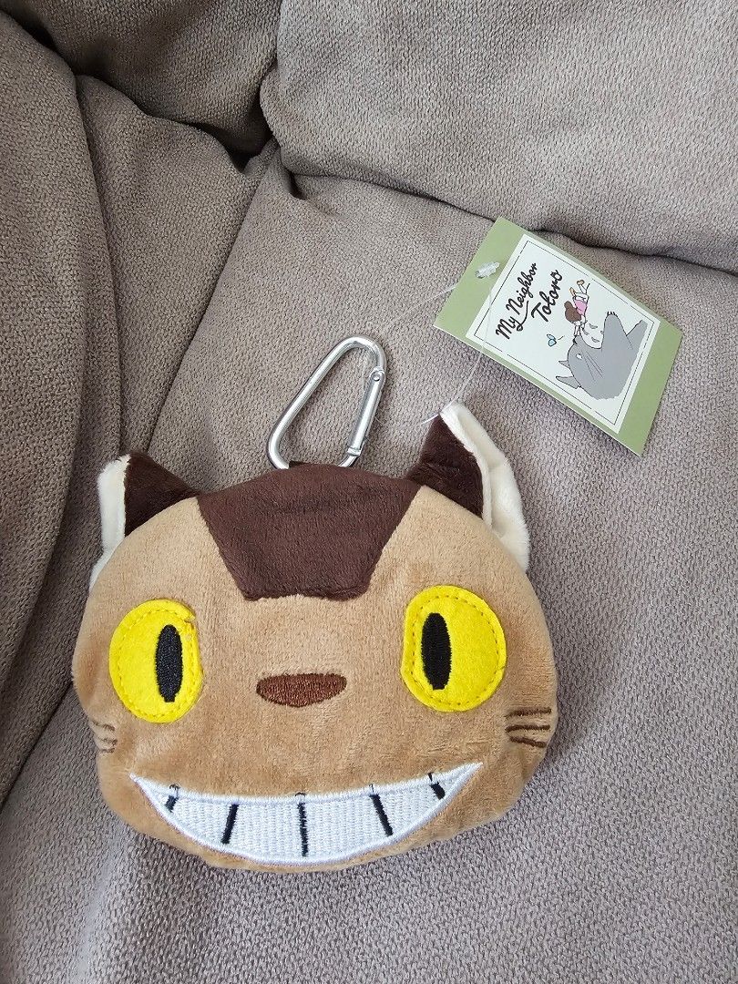 (Ready Stock from Japan 🇯🇵 ) Studio Ghibli Totoro Cat Bus - Cat Bus Plush Toy Keychain with Zip, Eco Tote Bag contained within Plush Toy (Category: Tote Bags) located in Singapore. Submitted by oddball.fishes (Listing ID 1283695074, Image 3). Description: Ready Stock from Japan 🇯🇵 Maximum load: 10kg Studio Ghibli Totoro Cat Bus - Cat Bus Plush Toy Keychain with Zip, Eco Tote Bag contained within Plush Toy.