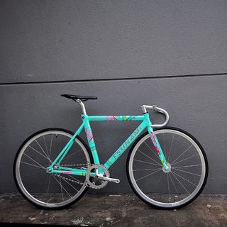 (Category: ) located in . Submitted by pro_bicycle_sg (Listing ID 1283647760, Image 1). Description: .