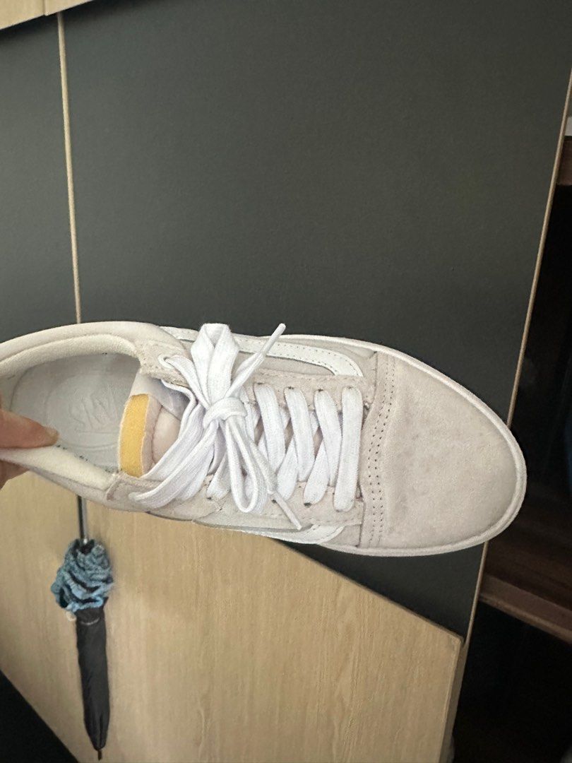 White vans with clearance straps