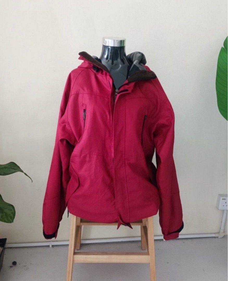 Waterproof windproof ski jacket (Category: Activewear) located in Kuala Lumpur. Submitted by everadaysale (Listing ID 1283685424, Image 1). Description: Man winter jacket red colour with very good condition. Suitable for skiing and snowboarding during heavy winter.