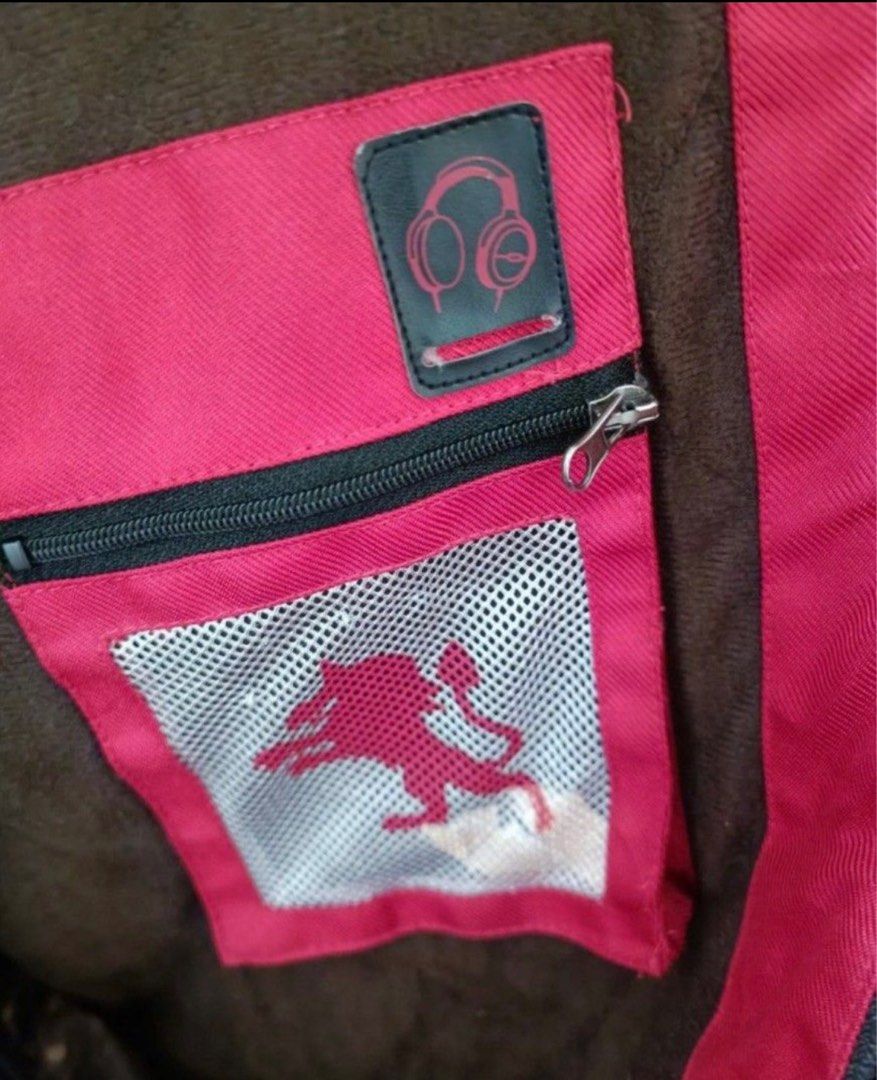 Waterproof windproof ski jacket (Category: Activewear) located in Kuala Lumpur. Submitted by everadaysale (Listing ID 1283685424, Image 3). Description: Man winter jacket red colour with very good condition. Suitable for skiing and snowboarding during heavy winter.