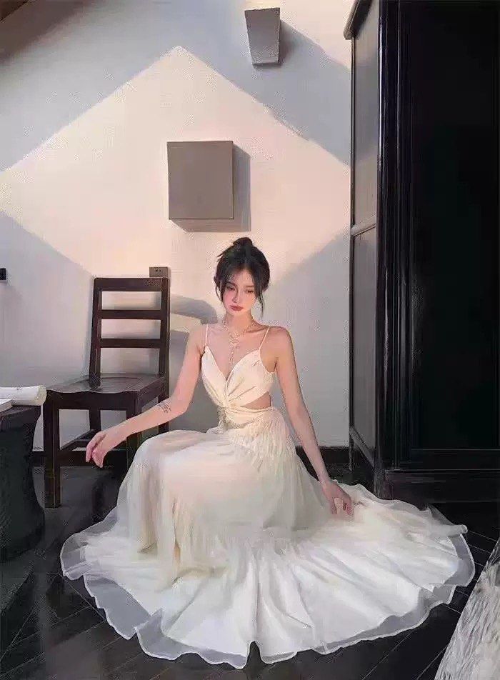 White Sleeveless Flowy Layered Dress, Women's Fashion, Dresses & Sets,  Dresses on Carousell