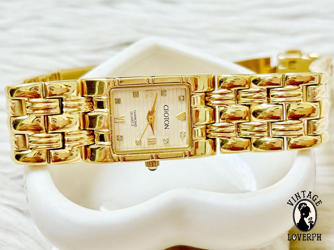 Vintage diamond quartz watch top