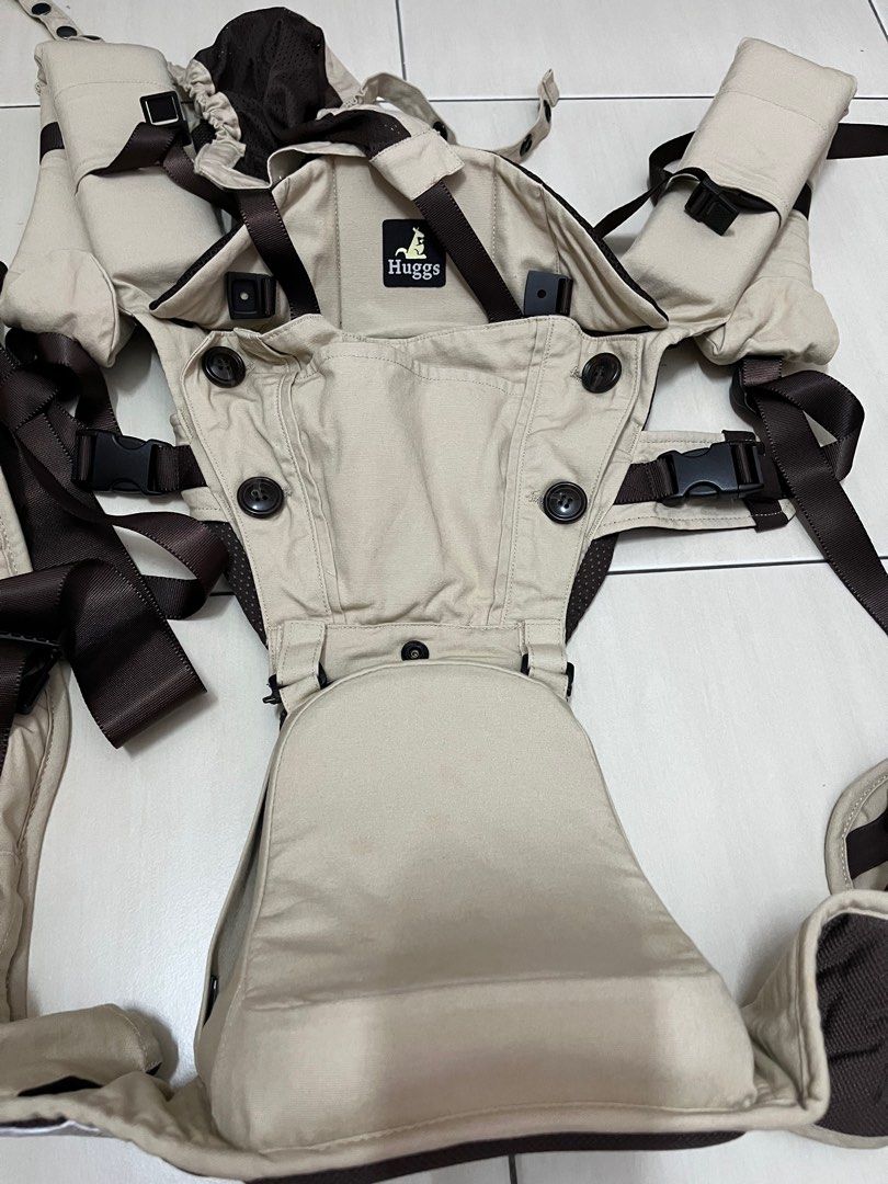 Hip hugger baby top carrier