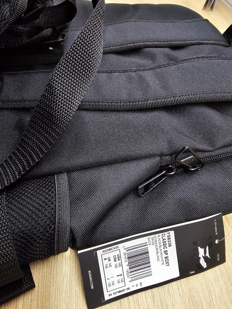 adidas CLASSIC BOXY BACKPACK Unisex Black FS8336