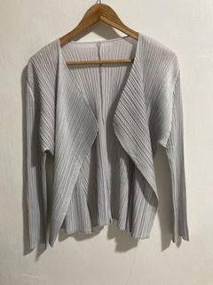 Authentic Issey Miyake Pleats Please Cardigan Silver Gray, W 18.4 X L 23.4