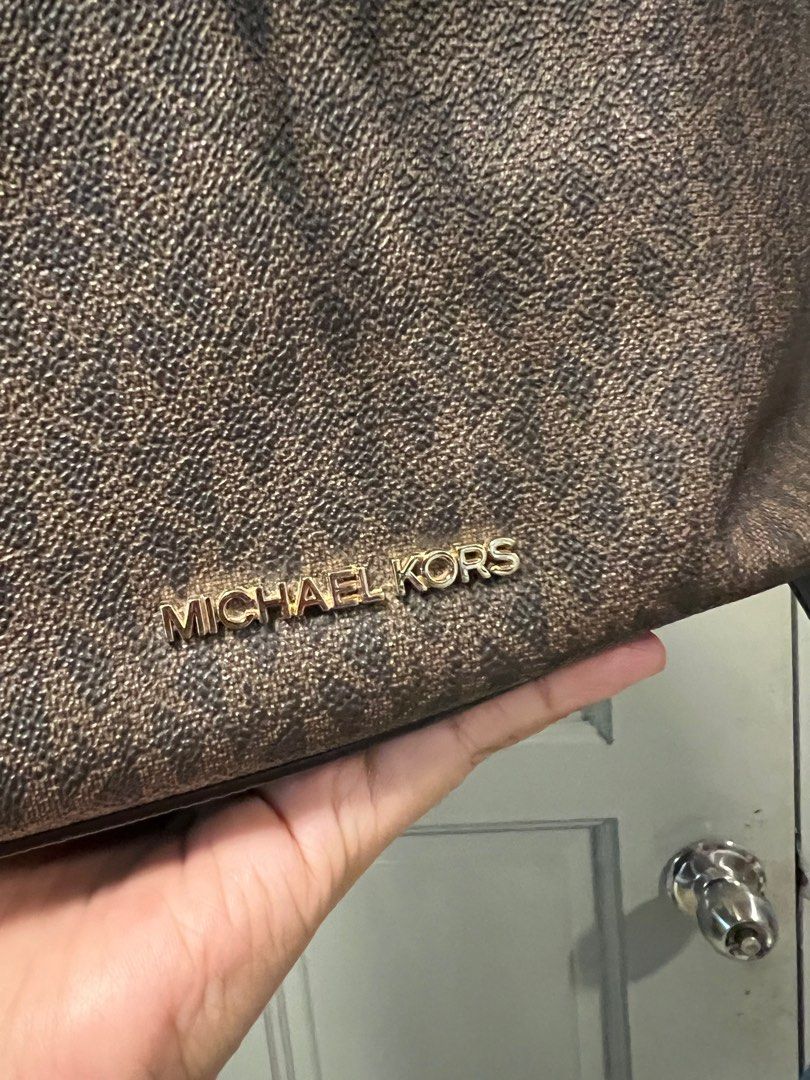 authentic MK (Category: Bags & Wallets) located in Subang Jaya. Submitted by shopping_co (Listing ID 1288235599, Image 3). Description: .