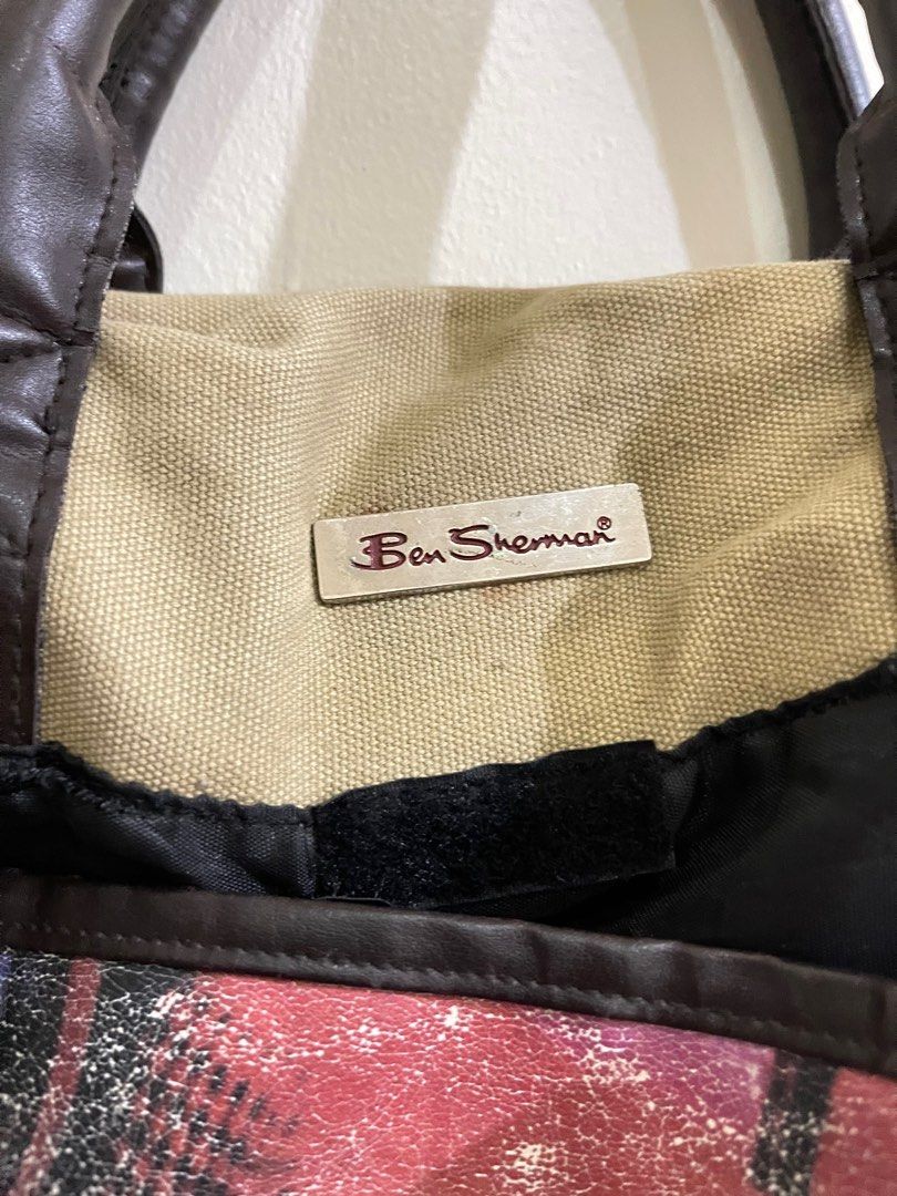 Ben Sherman Carry On Bag (Category: Luxury Bags & Wallets) located in Manila. Submitted by everythingmustgopage (Listing ID 1288381880, Image 3). Description: -Ben Sherman Carry On Bag -Authentic and Original -Has a defect inside (Needs stitching) -Good for traveling.