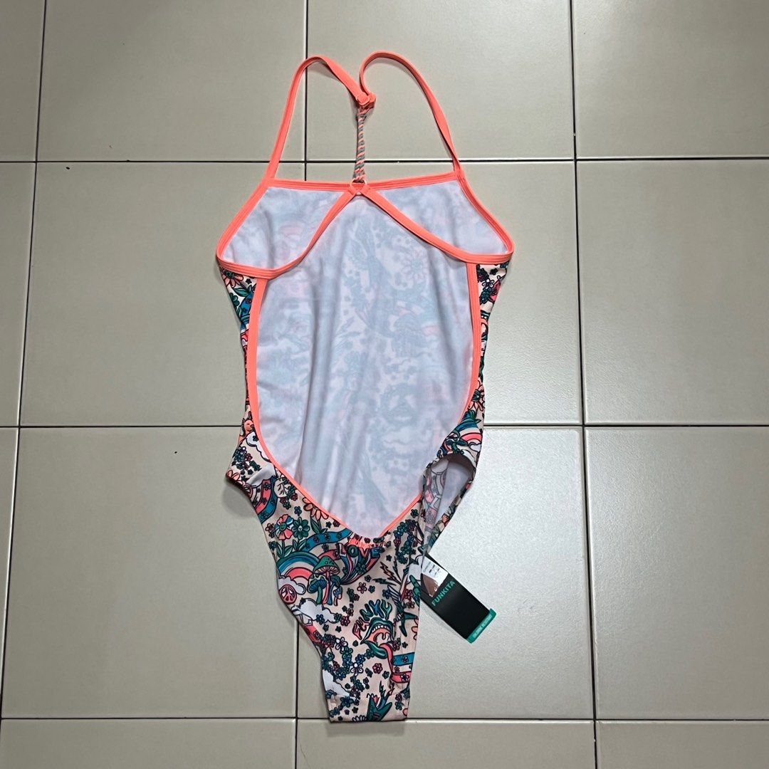 BRAND NEW Funkita Twisted Back Swimsuit Women s Fashion Swimwear