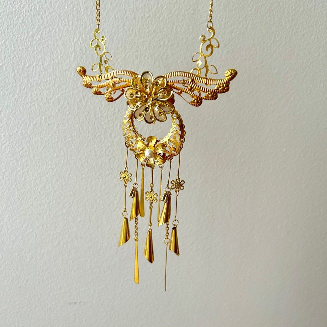 Gold statement jewellery sale