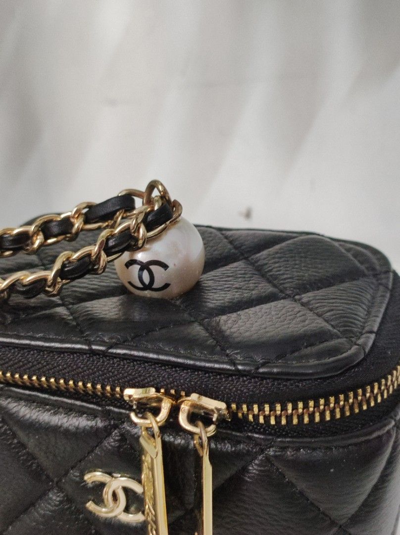Chanel Micro Box Bag (Category: Luxury Bags & Wallets) located in Santa Rosa. Submitted by sassycollection. (Listing ID 1288321176, Image 2). Description: Good condition. Gold chain hardwares No rubs. Unisex.