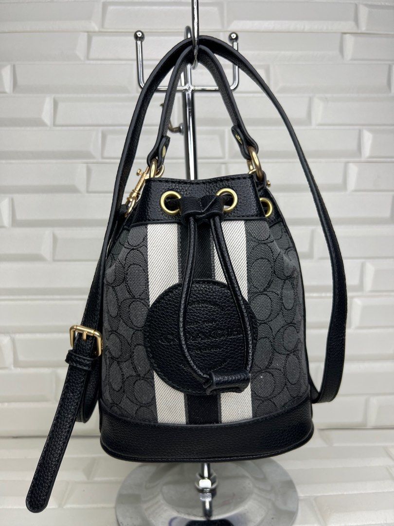 Coach bucket slingbag