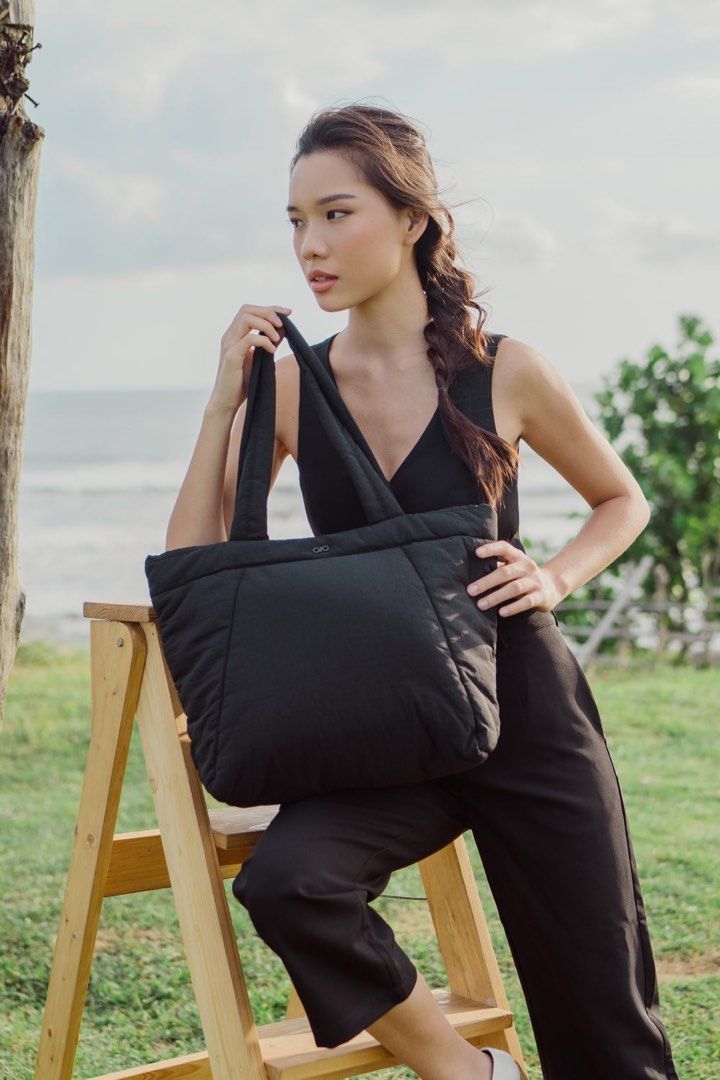 Cosy Puffy Tote Bag The Sophia Label Jet Black
