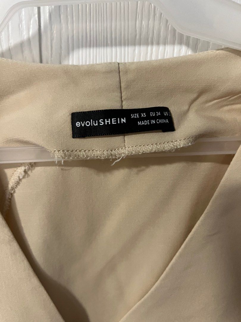 Cropped vest top (Category: Sleeveless) located in Quezon City. Submitted by pgv18 (Listing ID 1288362223, Image 3). Description: Fits S-M Shipping c/o buyer.