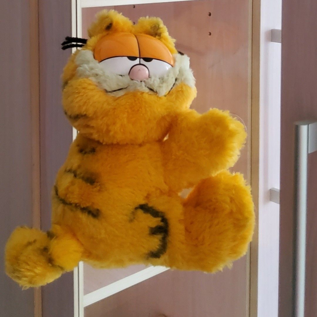 Garfield Plushie Stuffed Soft Toy with Suction Pads can stick on