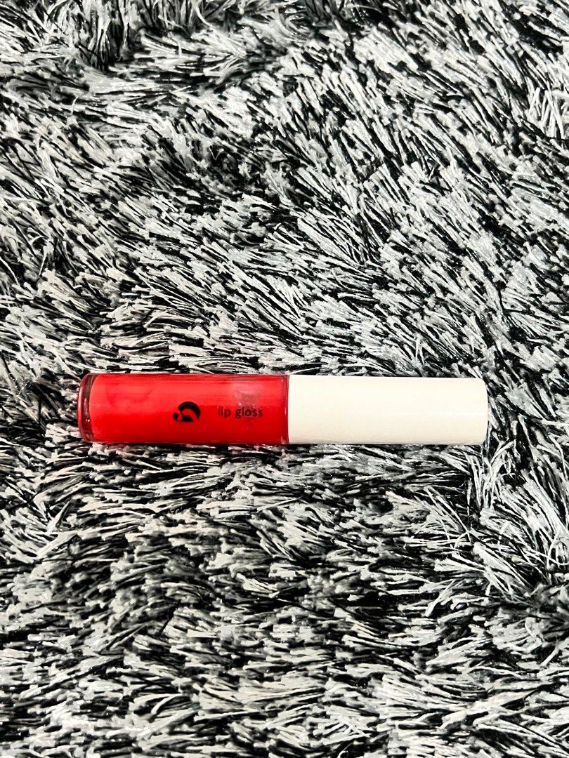 Glossier Lip Gloss in Red Rogue (Category: Makeup) located in Makati City. Submitted by prelovedandlovedbyt (Listing ID 1288344704, Image 2). Description: - no box - shade: red rogue.