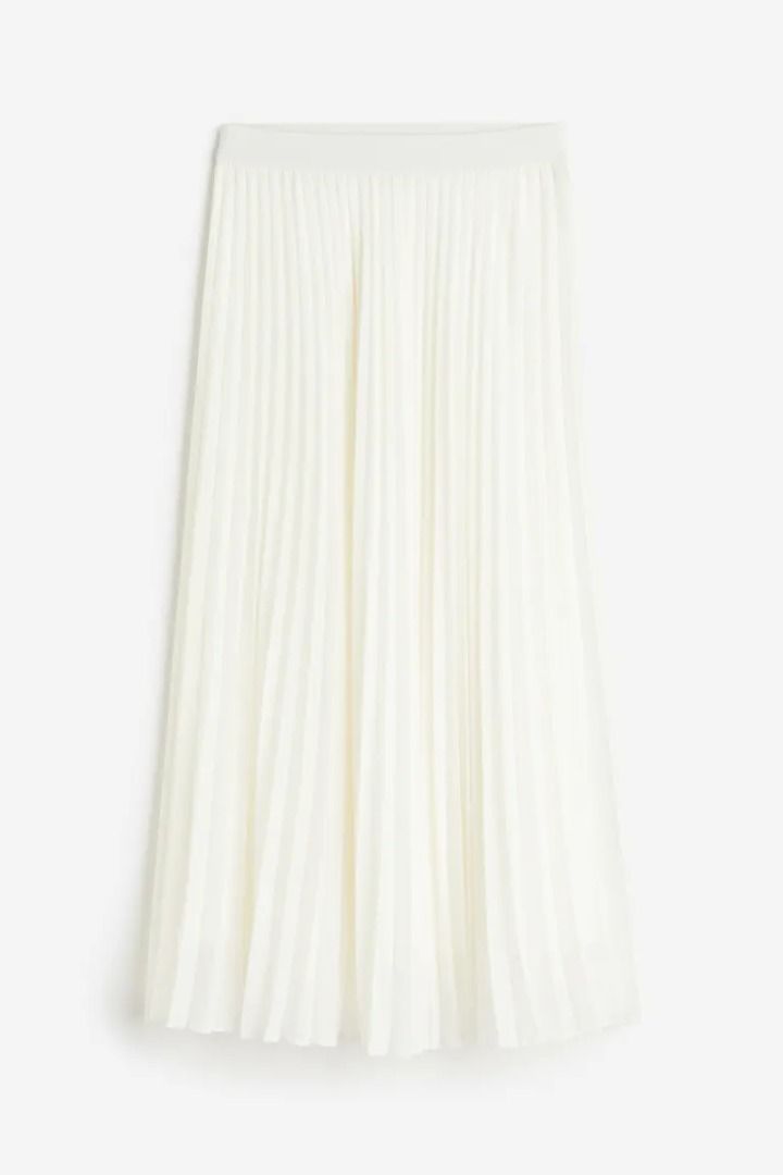 H&M - PLEATED MIDI SKIRT (Category: Skirts) located in Quezon City. Submitted by justdeclutter2023 (Listing ID 1288484103, Image 2). Description: Bought in H&M Japan. Message me for more info :) Can fit up to 38 waist line..