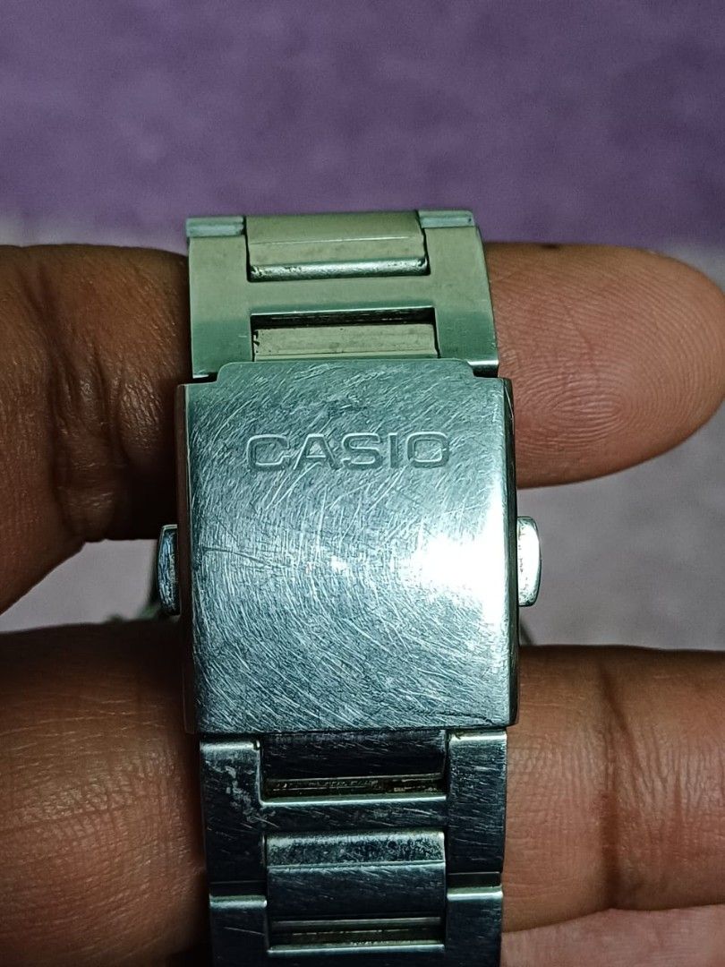 Jam casio (Category: Watches) located in Kuala Lumpur. Submitted by WanArafi (Listing ID 1288358982, Image 3). Description: Jam original casio,rare design, condition semua cemerlang, bateri je tiada, berminat boleh pm, rm160 siap post Tq.
