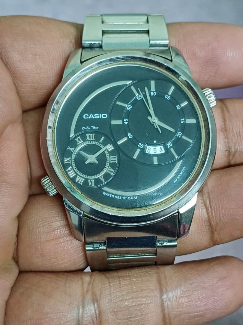 Jam casio (Category: Watches) located in Kuala Lumpur. Submitted by WanArafi (Listing ID 1288358982, Image 1). Description: Jam original casio,rare design, condition semua cemerlang, bateri je tiada, berminat boleh pm, rm160 siap post Tq.