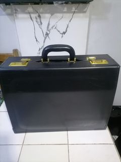 Japan Luggage Association Structured Luggage.Magandang Pang Travel.

Dimensions: 45cm x 33cm x 16cm