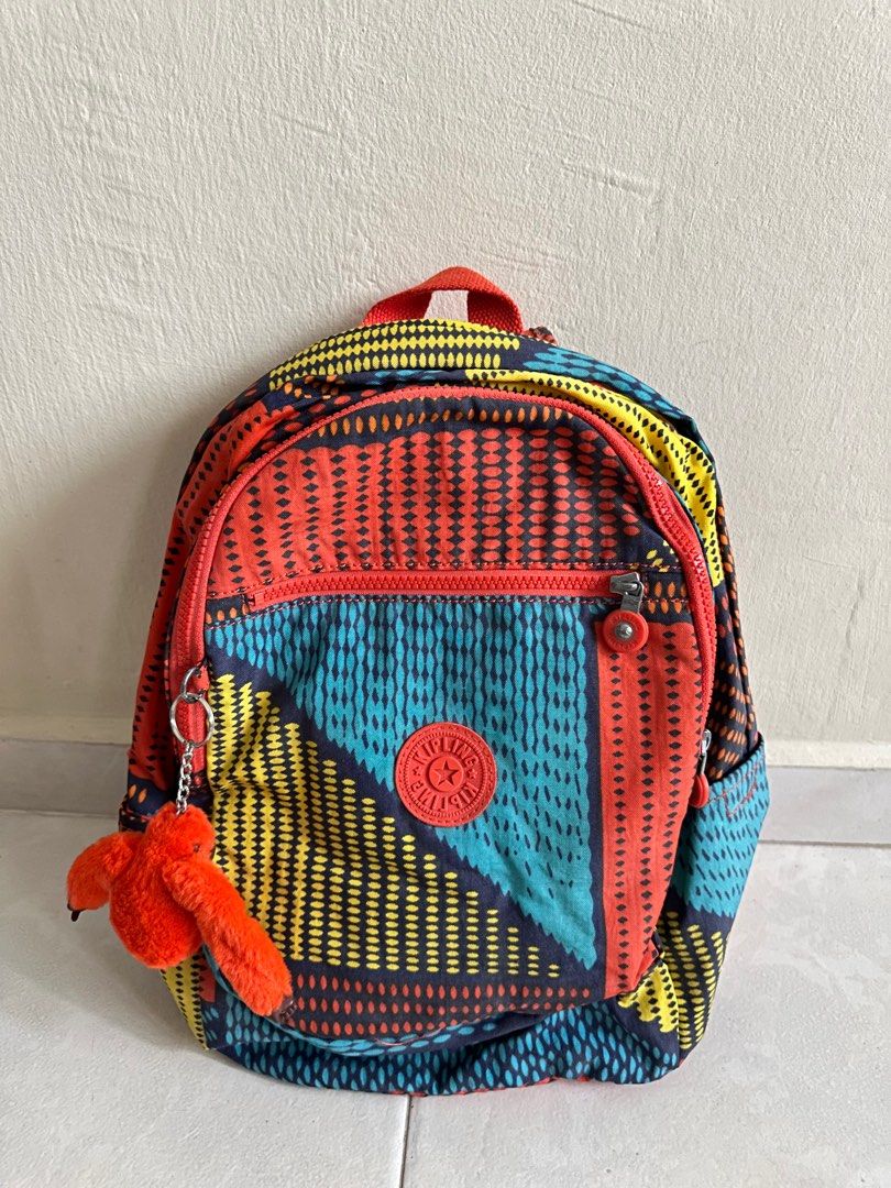 Kipling Haversack can contain A4 sized docs