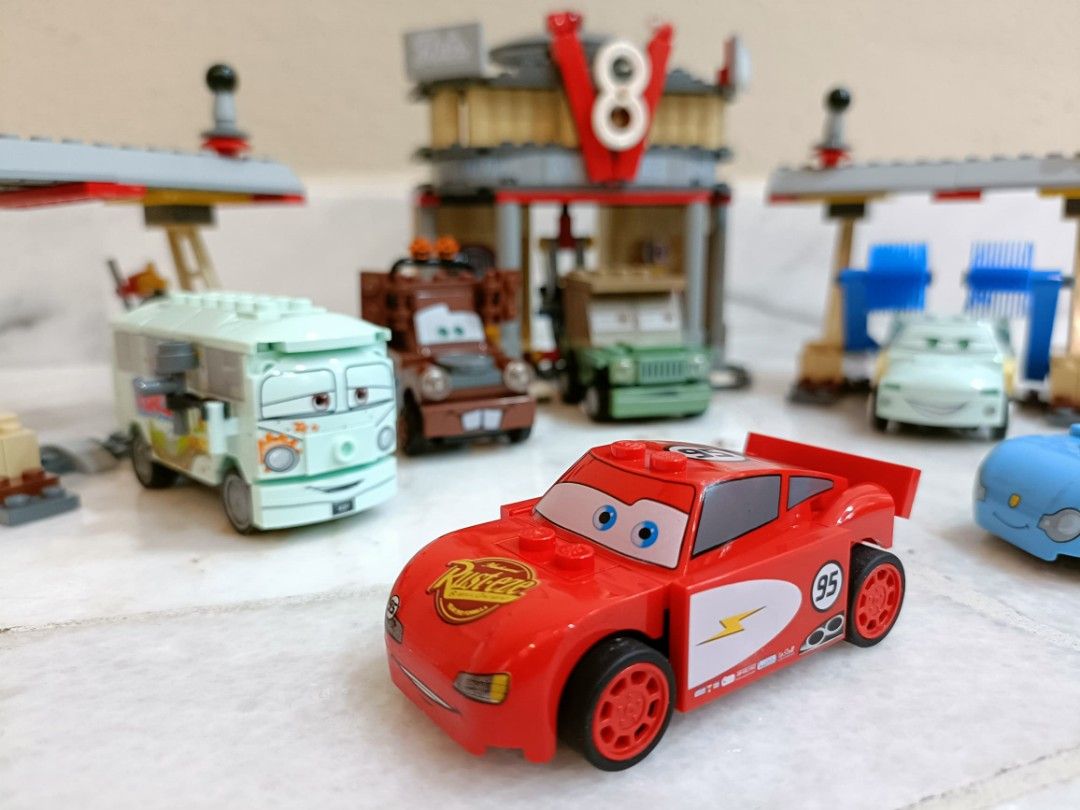 LEGO 8487 Disney Cars 2 Flo s V8 Cafe Hobbies Toys Toys