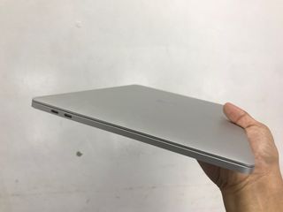 Macbook M2 chip 8gb ram 256 ssd 13.3 inch