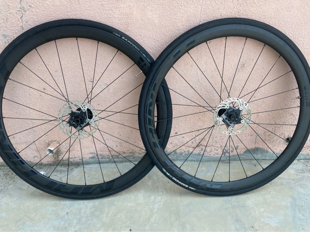 machine 11 carbon wheelset