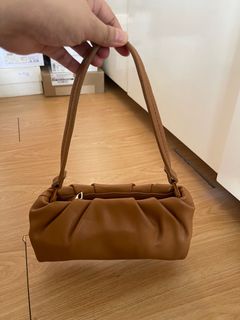 (Category: ) located in . Submitted by mysucloset (Listing ID 1288286172, Image 1). Description: .