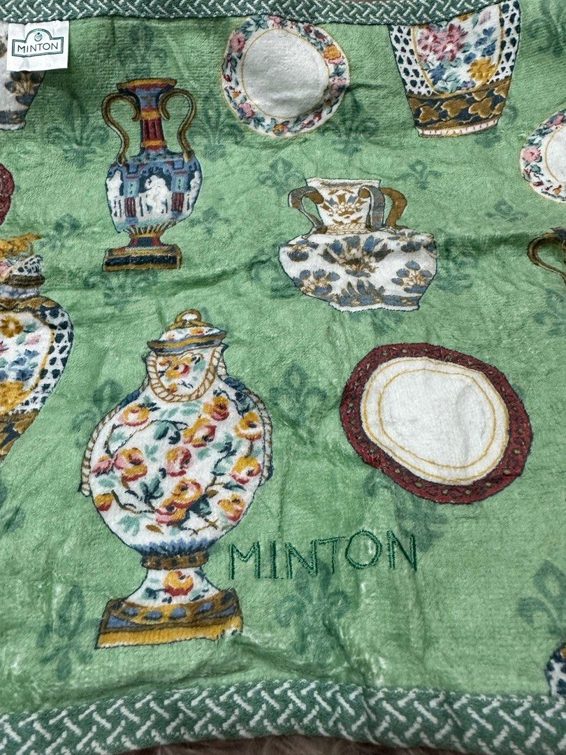MINTON FACE TOWEL (Category: Bath) located in Manila. Submitted by rarefindsgallery (Listing ID 1288297150, Image 2). Description: Authentic MINTON FACE TOWEL size: 14 x 14 inches Good as new Made in Japan 🇯🇵 Please manage your expectations as this is Japan surplus item. #2024declutter.