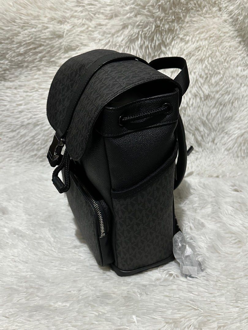 MK cooper slingpack monoblack (Category: Luxury Bags & Wallets) located in Pasig City. Submitted by jackie_ginger (Listing ID 1288434029, Image 2). Description: Onhand with tag and care card 💯orig from US.