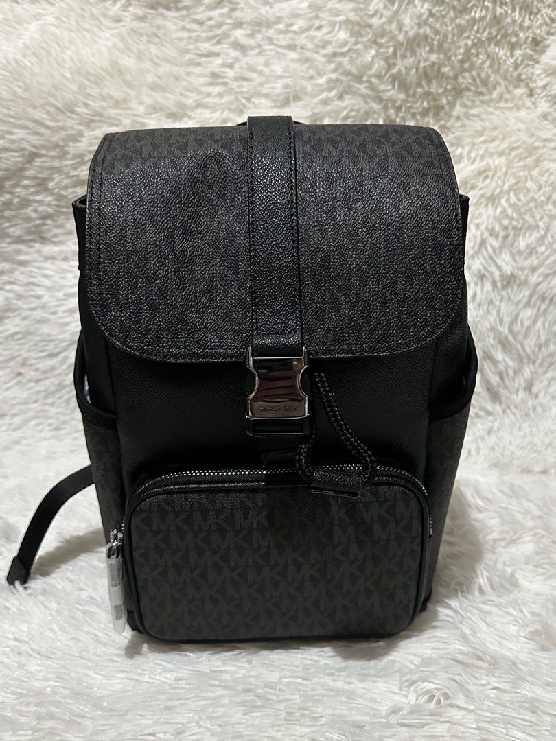 MK cooper slingpack monoblack (Category: Luxury Bags & Wallets) located in Pasig City. Submitted by jackie_ginger (Listing ID 1288434029, Image 1). Description: Onhand with tag and care card 💯orig from US.