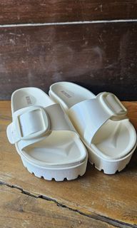 Monobo Off White 1 Strap Sandals