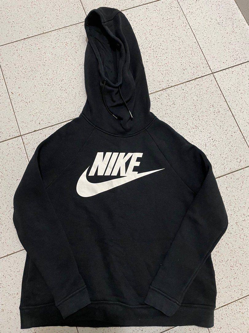 Nike hooded jumper (Category: Women's Clothes) located in Penshurst. Submitted by epicwater.ab3272 (Listing ID 1288258022, Image 1). Description: .