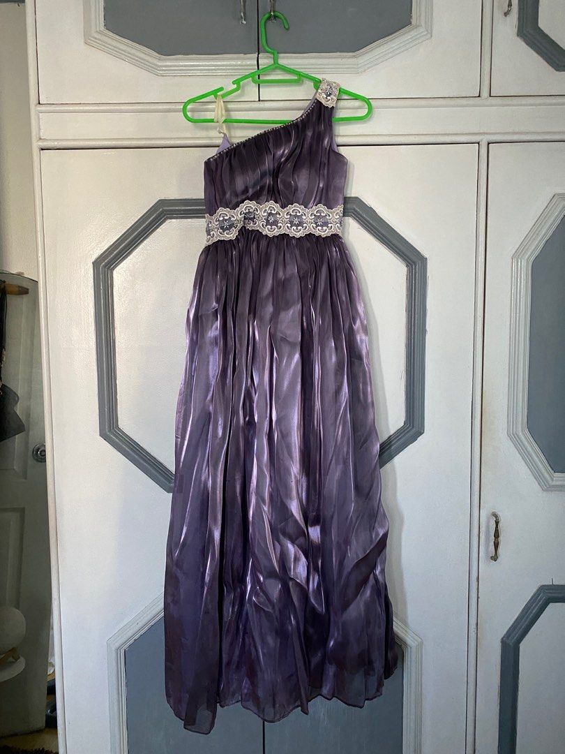 One Shoulder Gown in purple (Category: Evening dresses & gowns) located in Bacoor. Submitted by heyjavy (Listing ID 1288324206, Image 1). Description: Custom made, padded and has 3 layers. Some beads and sequences are yellowish na pero hindi masyado pansin pag malayo. RFS: Decluttering Length - 49 inches Bust - 25 inches.