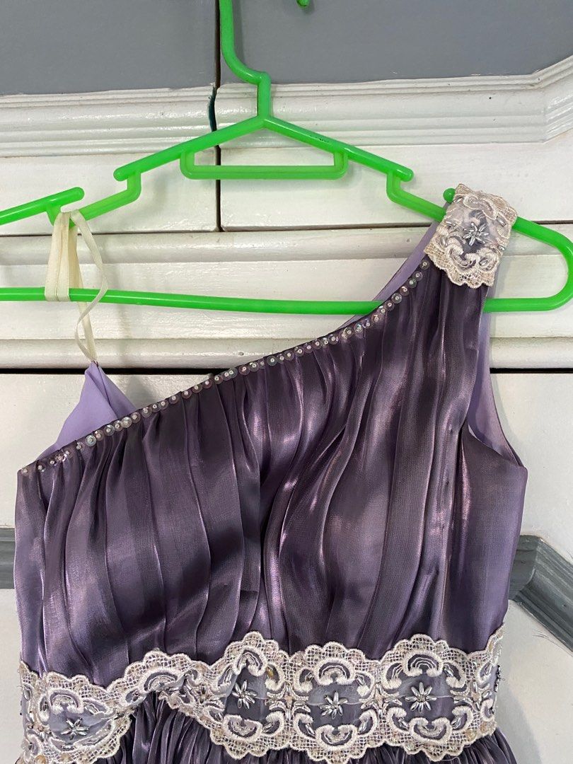One Shoulder Gown in purple (Category: Evening dresses & gowns) located in Bacoor. Submitted by heyjavy (Listing ID 1288324206, Image 2). Description: Custom made, padded and has 3 layers. Some beads and sequences are yellowish na pero hindi masyado pansin pag malayo. RFS: Decluttering Length - 49 inches Bust - 25 inches.