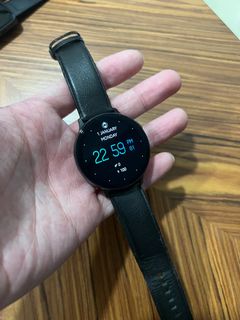 Samsung galaxy watch on sale active 2 small wrist