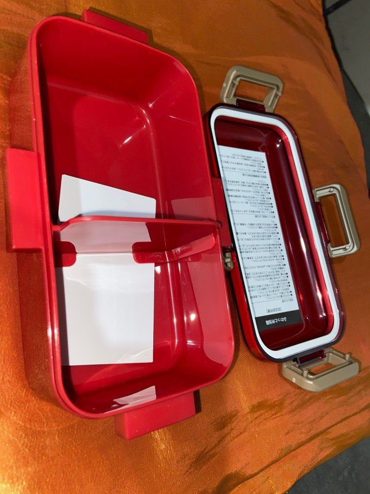 SKATER 4LOCK 530ml Lunch Box (Category: Food Organization & Storage) located in Cainta. Submitted by Heart_Caladium (Listing ID 1288370085, Image 2). Description: JAPAN SKATER Lunch Box 530ml Color red with brown lock With movable partition Minimal scratches due to storage Unused item from Japan.