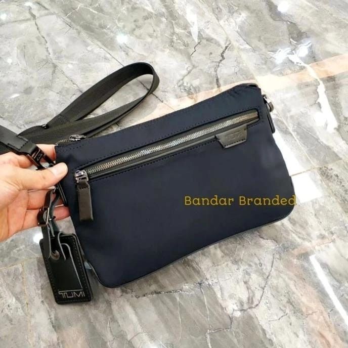 Tas Selempang Pria Sherman Crossbody 2in1 Bisa jadi Clutch Hand Bag juga Tumi Fesyen Pria Tas Dompet Tas Selempang di Carousell