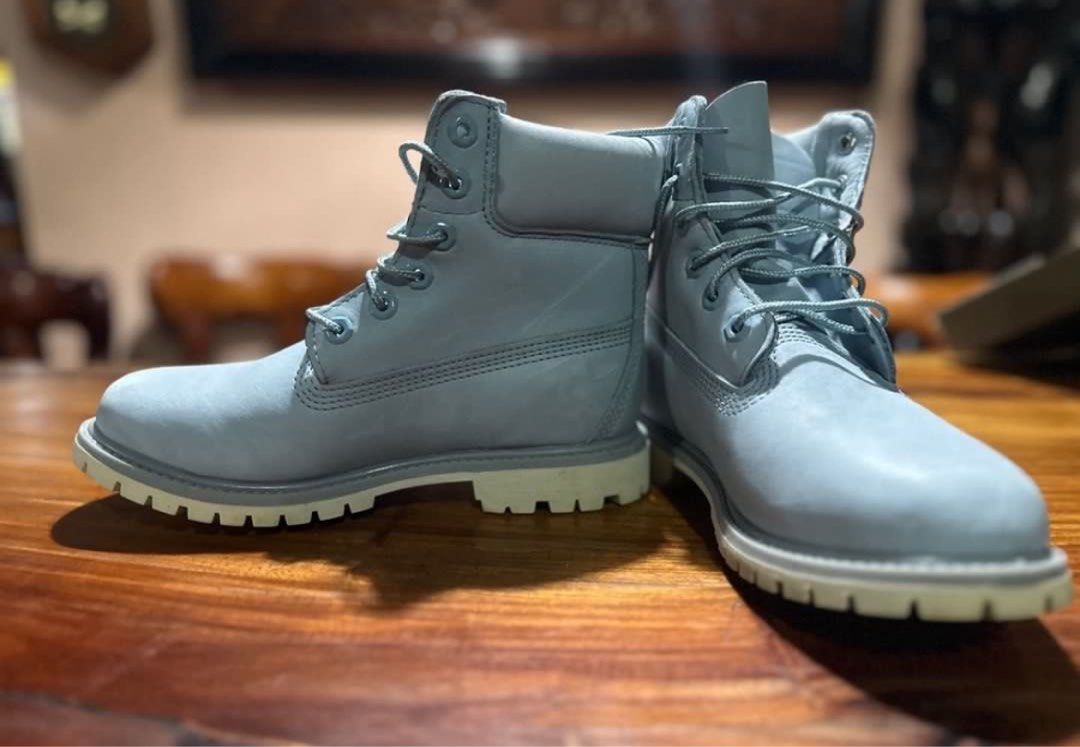 Timberland Shoes (Category: Boots) located in Taguig. Submitted by editroomph (Listing ID 1288233098, Image 2). Description: Authentic, used once. brand new condition size UK4 or US6 Shipping c/o buyer.