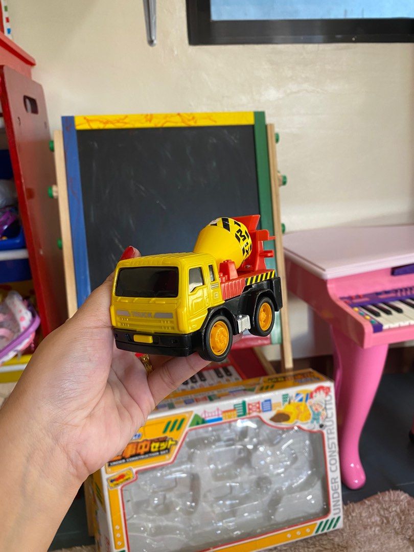 Under Construction Toy Car set Pullback (Category: Vehicle & Diecast Models) located in Manila. Submitted by avalanchesonlineshopmainacount (Listing ID 1288320499, Image 3). Description: Quality.